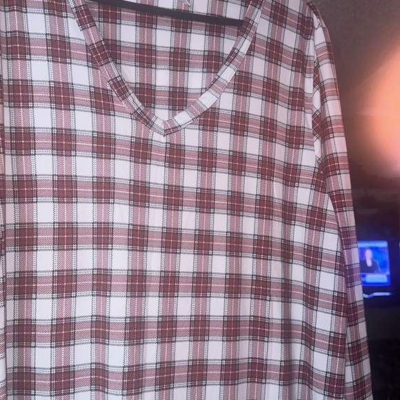 So soft beauty rest nightgown like new - Picture 2 of 4